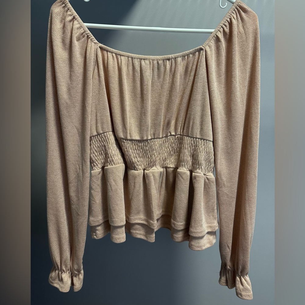 GIGIO size LARGE Tan Smocked Peplum Blouse with long sleeves. NWT!! - Picture 2 of 8
